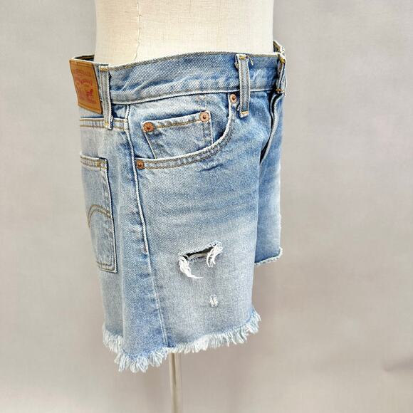 LEVI'S High Rise Wedgie Distressed Denim Cutoff Short in light wash size 29 - Picture 4 of 15